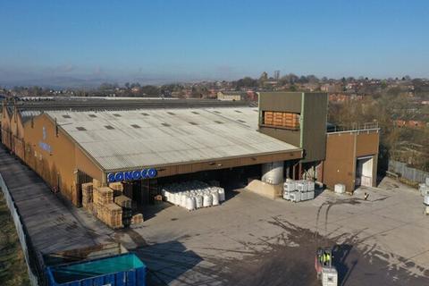 Distribution warehouse to rent, Station Rd Rochdale OL16 4HQ