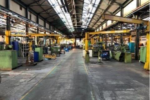 Distribution warehouse to rent, Station Rd Rochdale OL16 4HQ