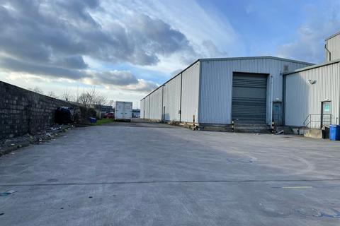Distribution warehouse to rent, Canal Rd Trowbridge BA14 8RL
