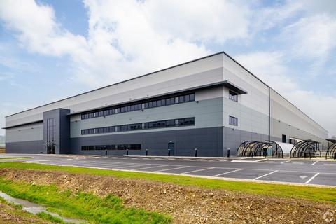 Distribution warehouse to rent, Frontier Park Banbury OX16