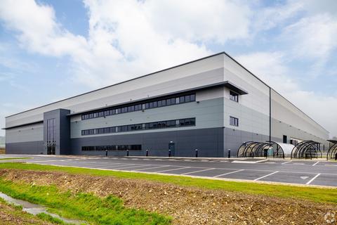 Distribution warehouse to rent, Frontier Park Banbury OX16