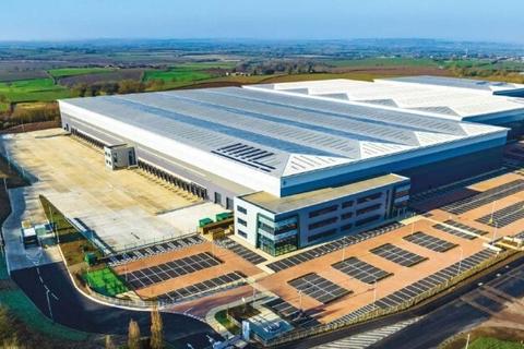 Distribution warehouse to rent, Royal Oak Way N Daventry NN11 8QL
