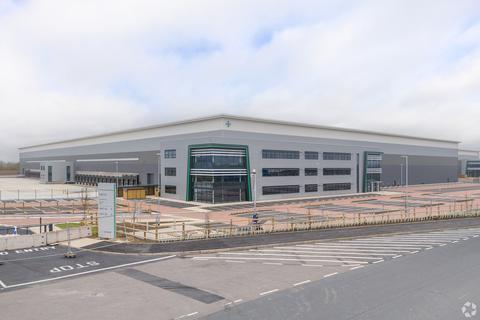 Distribution warehouse to rent, Royal Oak Way N Daventry NN11 8QL