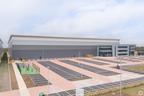 Distribution warehouse to rent - Royal Oak Way N Daventry NN11 8QL