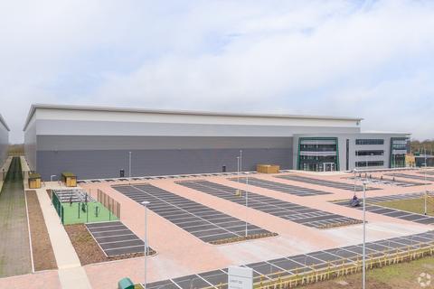 Distribution warehouse to rent, Royal Oak Way N Daventry NN11 8QL