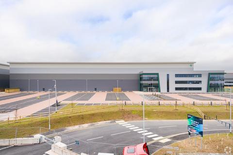 Distribution warehouse to rent, Royal Oak Way N Daventry NN11 8QL