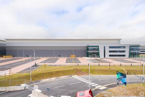 Distribution warehouse to rent, Royal Oak Way N Daventry NN11 8QL