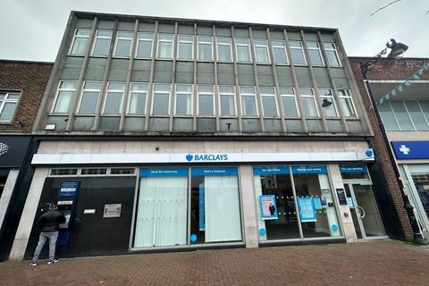 Retail property (high street) to rent, 10-11 Hall Pl Spalding PE11 1SR