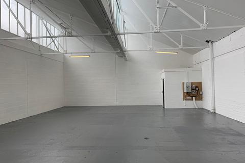 Distribution warehouse to rent, 47-67B Montrose Ave Glasgow G52 4LA