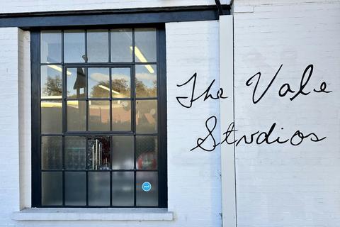 Showroom to rent, 231 The Vale London W3 7QS