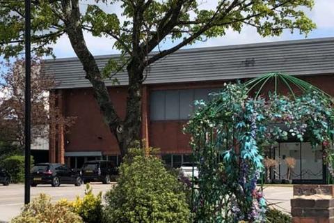 Warehouse to rent, 371 Oldham Rd Manchester M40 8RR