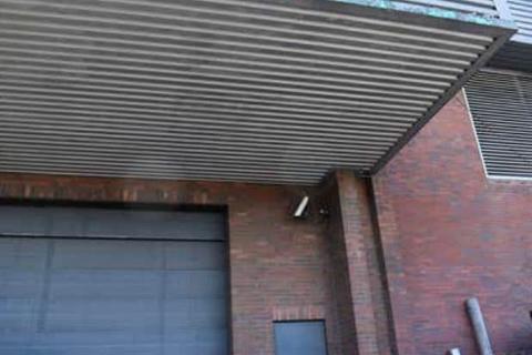 Warehouse to rent, 371 Oldham Rd Manchester M40 8RR