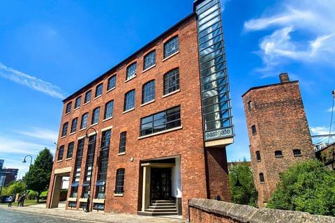 Office to rent, 2-4 Castle St Manchester M3 4LZ