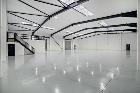 Warehouse to rent, Severnside Trading Estate Manchester M17 1WA
