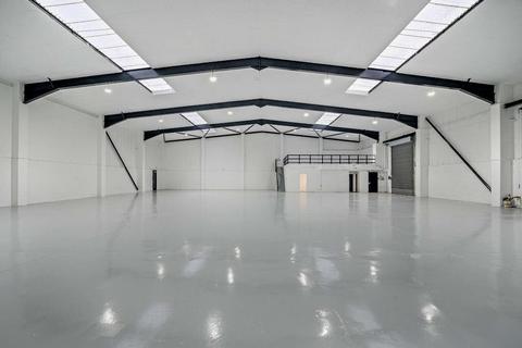 Warehouse to rent, Severnside Trading Estate Manchester M17 1WA