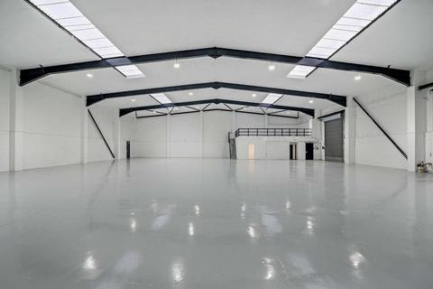 Warehouse to rent, Severnside Trading Estate Manchester M17 1WA