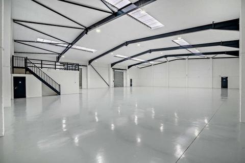 Warehouse to rent, Severnside Trading Estate Manchester M17 1WA