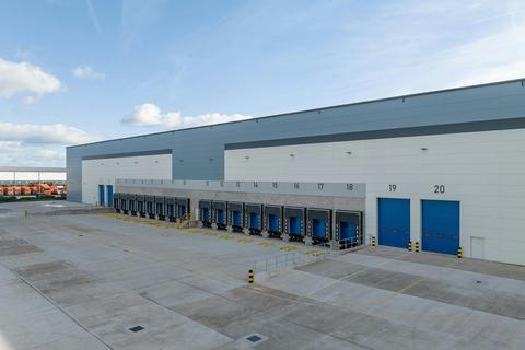 Distribution warehouse to rent, Mathieson Rd Widnes WA8 0NX