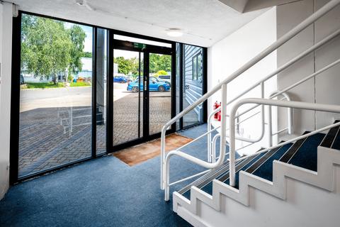 Warehouse to rent, Europa Trade Park Warrington WA5 7TN
