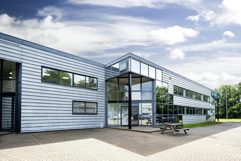 Warehouse to rent, Europa Trade Park Warrington WA5 7TN