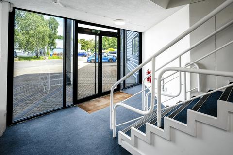 Warehouse to rent, Europa Trade Park Warrington WA5 7TN