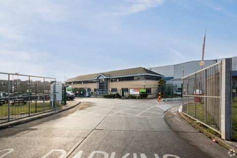 Distribution warehouse to rent, 345 Southbury Rd Enfield EN1 1UP