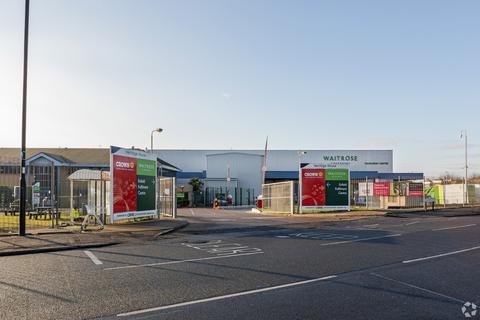 Distribution warehouse to rent, 345 Southbury Rd Enfield EN1 1UP