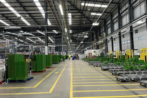Distribution warehouse to rent, 345 Southbury Rd Enfield EN1 1UP