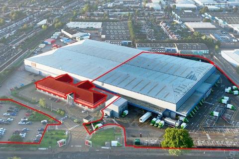 Distribution warehouse to rent, 345 Southbury Rd Enfield EN1 1UP