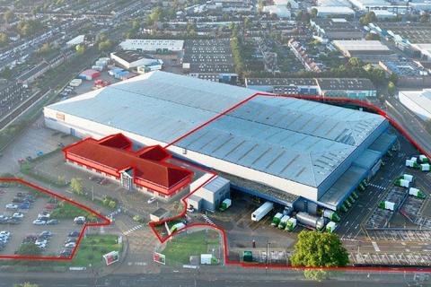 Distribution warehouse to rent, 345 Southbury Rd Enfield EN1 1UP