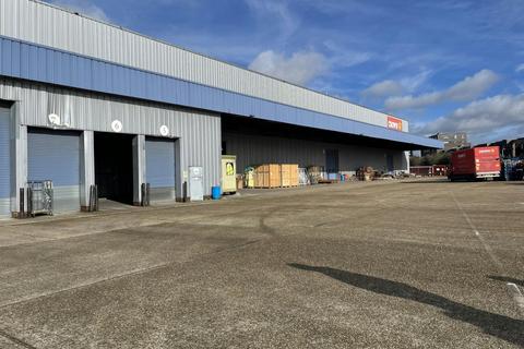 Distribution warehouse to rent, 345 Southbury Rd Enfield EN1 1UP