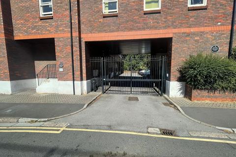 Office to rent, Castle St Taunton TA1 4AS