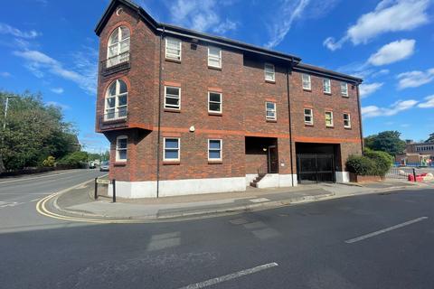 Office to rent, Castle St Taunton TA1 4AS