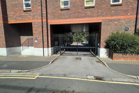 Office to rent, Castle St Taunton TA1 4AS