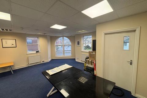 Office to rent, Castle St Taunton TA1 4AS