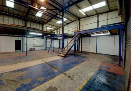 Distribution warehouse to rent, Hall Rd Norwich NR4 6DW