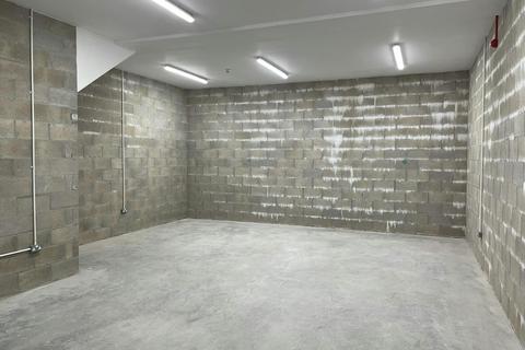 Distribution warehouse to rent, Greenside Way Manchester M24 1SW