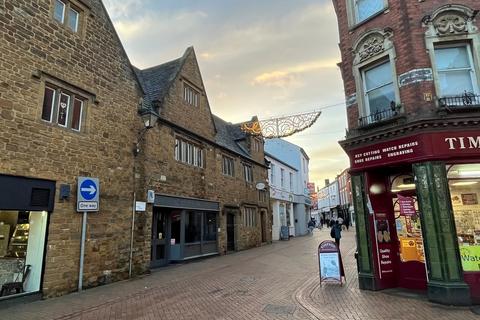 Retail property (high street) to rent, 1 Parsons St Banbury OX16 5LW