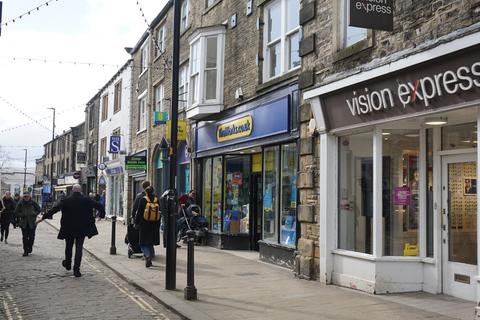 Retail property (high street) for sale, 4 Sheep St Skipton BD23 1JH