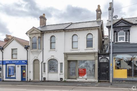 Retail property (high street) to rent, 202-210 Worcester Rd Malvern WR14 1AG