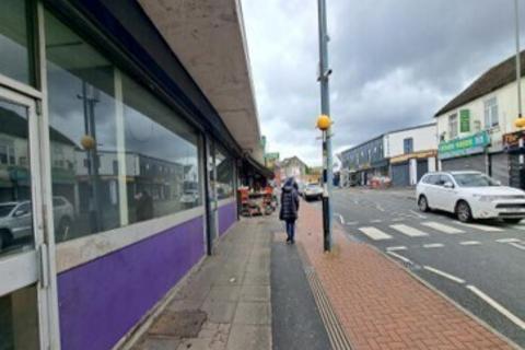 Retail property (high street) to rent, Halesowen Rd Cradley Heath B64 6HU