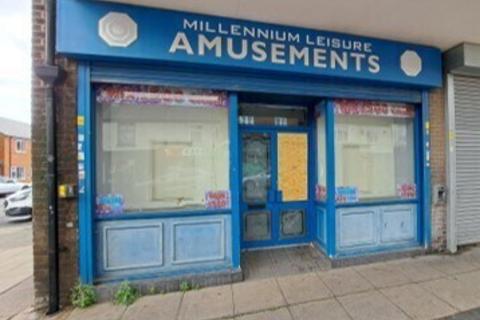 Retail property (high street) to rent, Halesowen Rd Cradley Heath B64 6HU