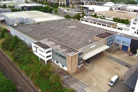 Warehouse to rent, Great West Rd Brentford TW8 9DN