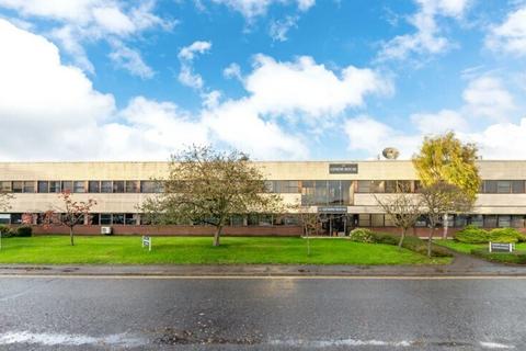 Industrial unit to rent, Hargreaves Rd Swindon SN25 5AJ