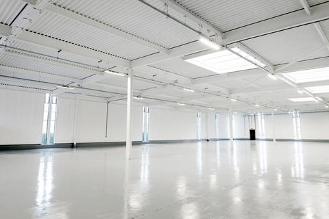 Warehouse to rent, Calver Rd Warrington WA2 8QY