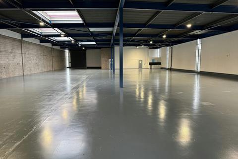 Warehouse to rent, Calver Rd Warrington WA2 8QY