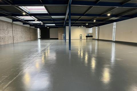 Warehouse to rent, Calver Rd Warrington WA2 8QY