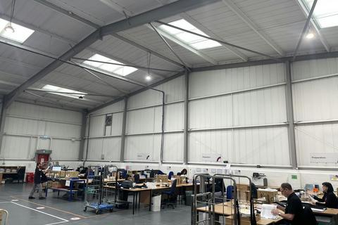 Warehouse to rent, Yew St Stockport SK4 2JZ