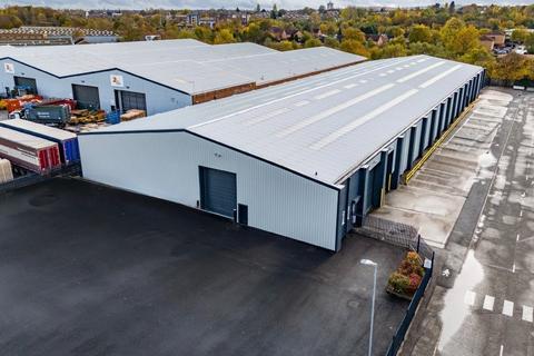 Warehouse to rent, Summit Crescent Smethwick B66 1BT