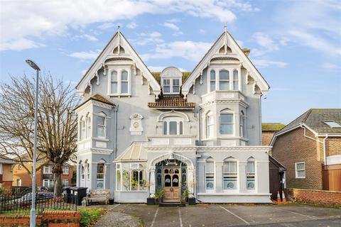 Hospitality for sale, 1 Glendinning Av Weymouth DT4 7QF